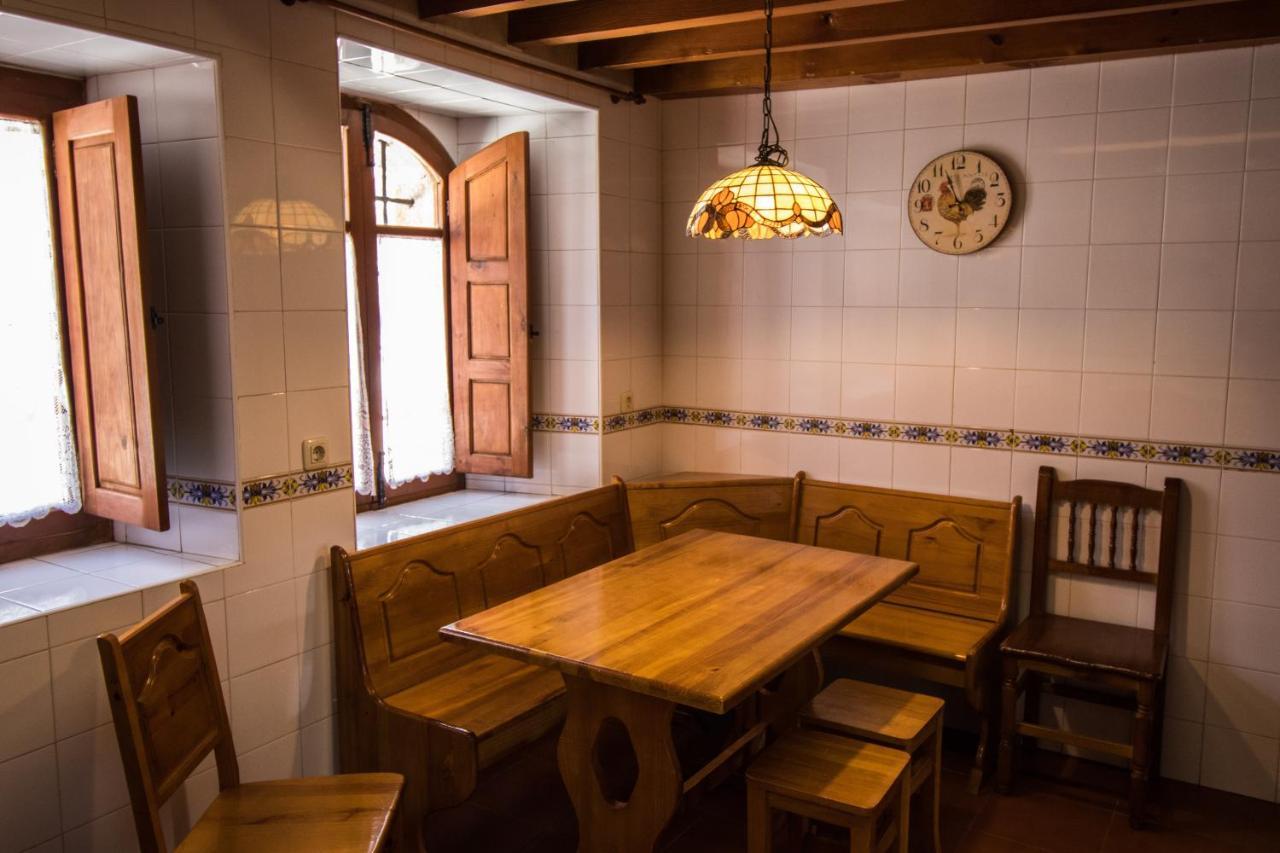 La Casa Del Abuelo Pensionat Hoyos del Espino Exteriör bild