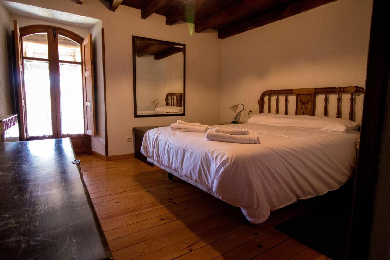 La Casa Del Abuelo Pensionat Hoyos del Espino Exteriör bild