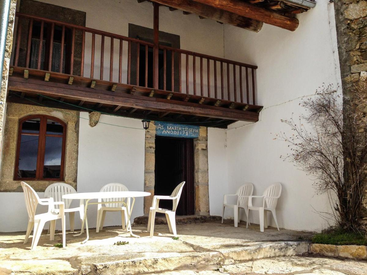 La Casa Del Abuelo Pensionat Hoyos del Espino Exteriör bild