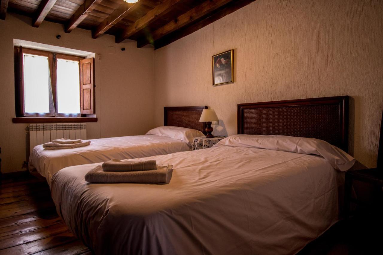La Casa Del Abuelo Pensionat Hoyos del Espino Exteriör bild