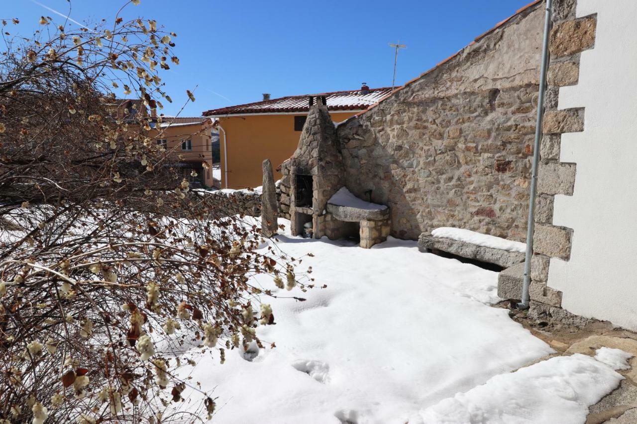 La Casa Del Abuelo Pensionat Hoyos del Espino Exteriör bild
